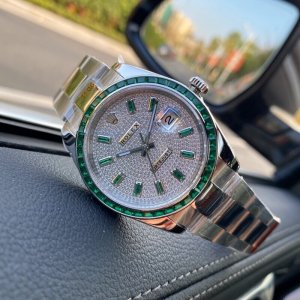 TW新品再次推出豪气DATEJUST系列——日志型密镶钻面特别款腕表 TW新品再次推出豪气DATEJUST系列——日志型密镶钻面特别款腕表
