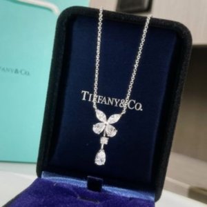 新款??TIFFANY&Co.蒂芙尼四叶草水滴钻项链 新款??TIFFANY&Co.蒂芙尼四叶草水滴钻项链